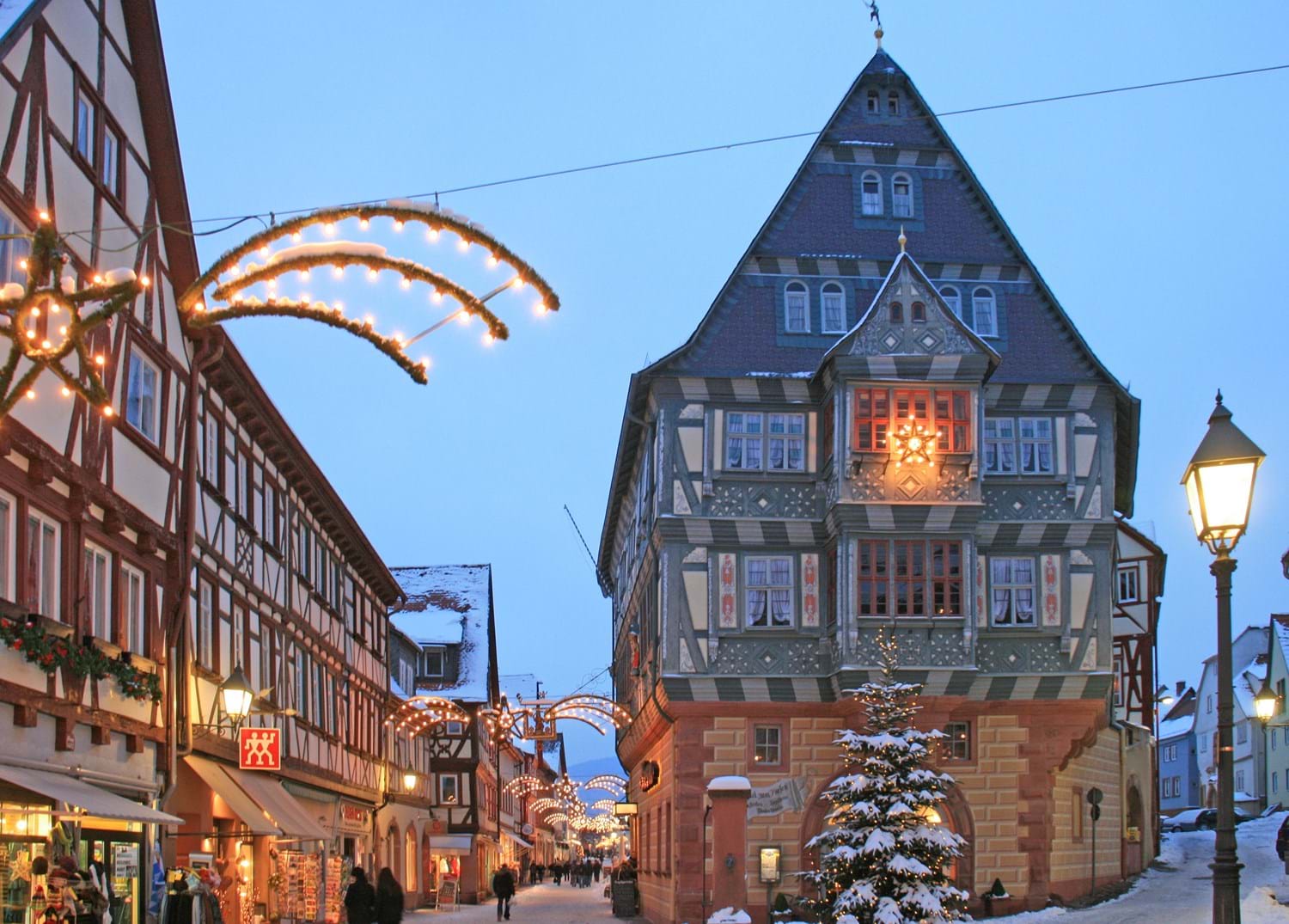 Riesen in weihnachtlicher Stimmung