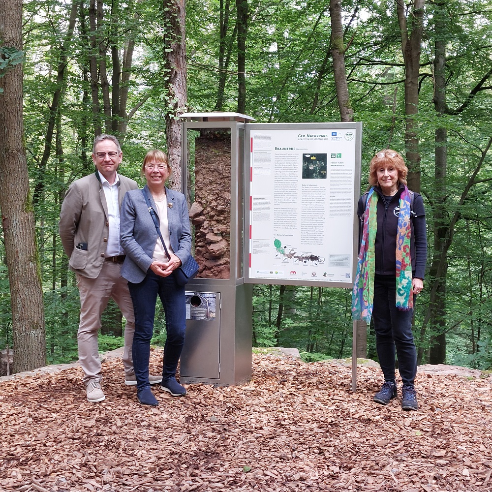 Einweihung Bodenprofil-Stele_Geonaturpark.jpg